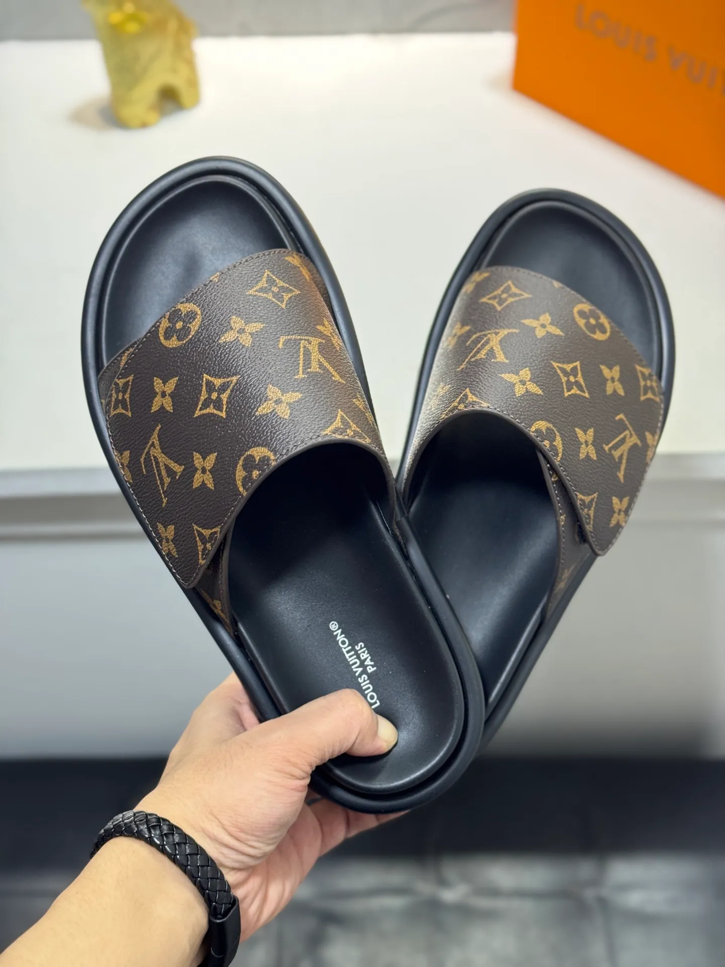 Men's Men's Shoes💰360 [New Style]🦇🦇Top Original [Louis Vuitton] Slippers for Couples👫Spring and Summer Style🎯🎯As an active family in the fashion industry ⭐ Lv takes bold innovation as its true nature ⚡Fabric and floral with hardware🔥Clean and neat ⚡Fashionable and elegant🌹Multiple colors available Size: 36-44 (45. Customized